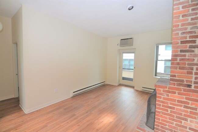 Building Photo - 67 St Germain St