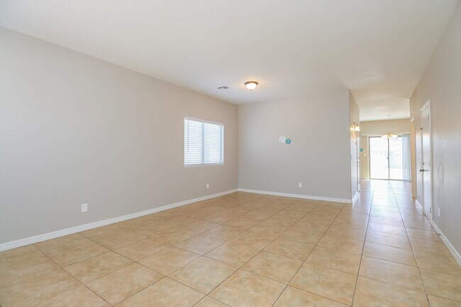 Foto del edificio - 6529 W Pioneer St