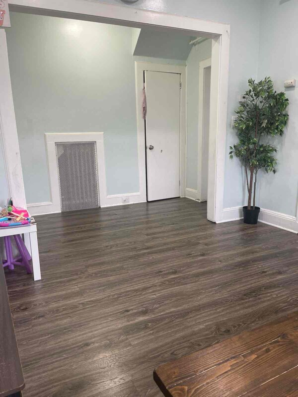 Foto principal - 214 Chamberlain Ave