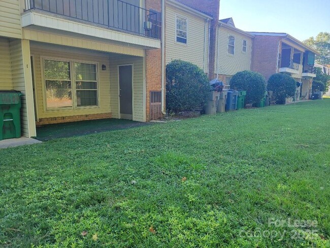 Foto del edificio - 4604 Coronado Dr