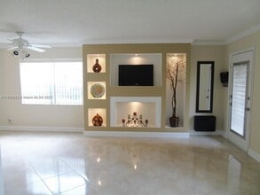 Building Photo - 545 Normandy Ln
