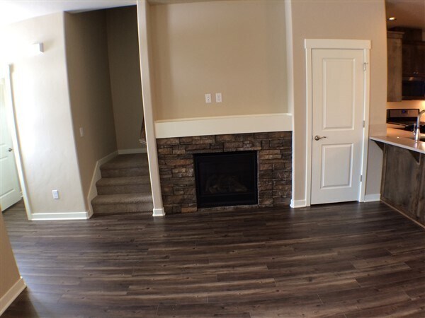 Building Photo - 3 Bedroom / 2.5 Bathroom Townhouse in McCa...