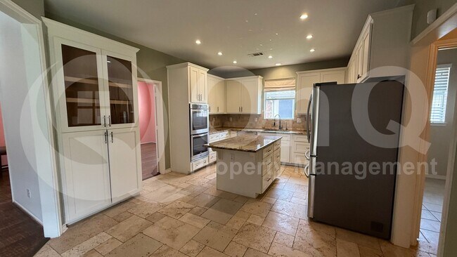 Foto del edificio - 10901 Hermitage Ln