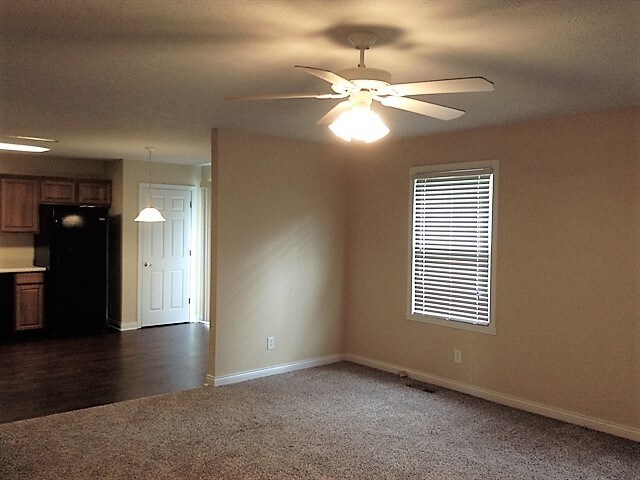 Foto del edificio - 1207 Meadowood Dr