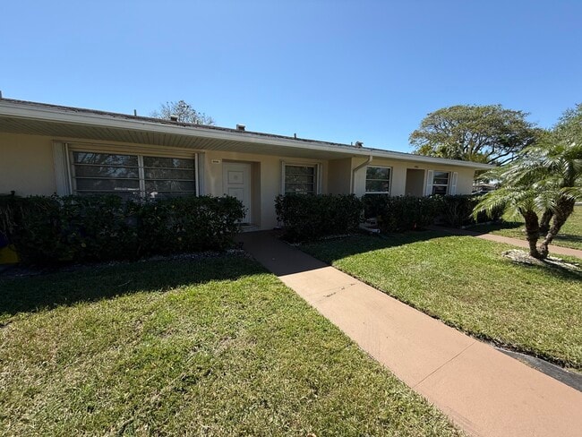 Foto del edificio - 8540 Chevy Chase Dr