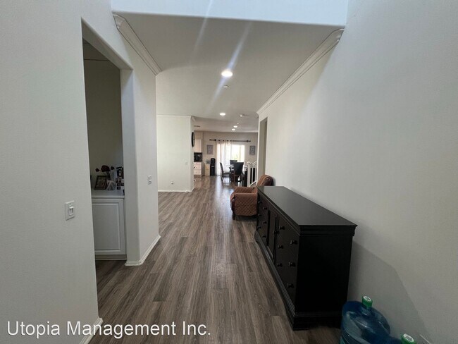Building Photo - 5 br, 3.5 bath House - 4757 Marrieta St