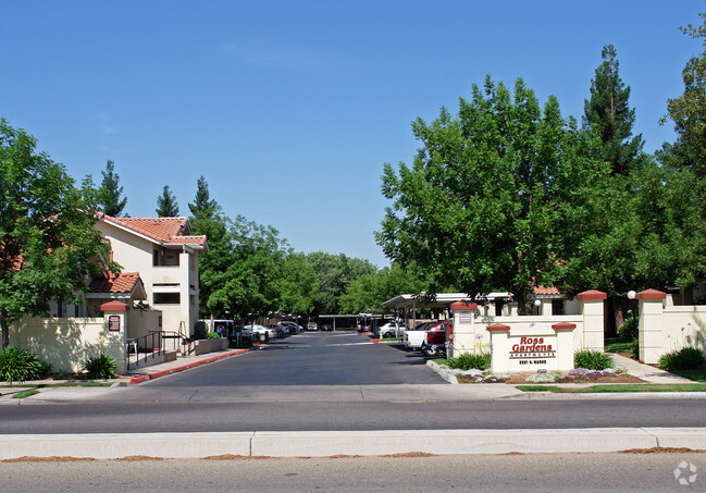 Foto del edificio - Ross Gardens