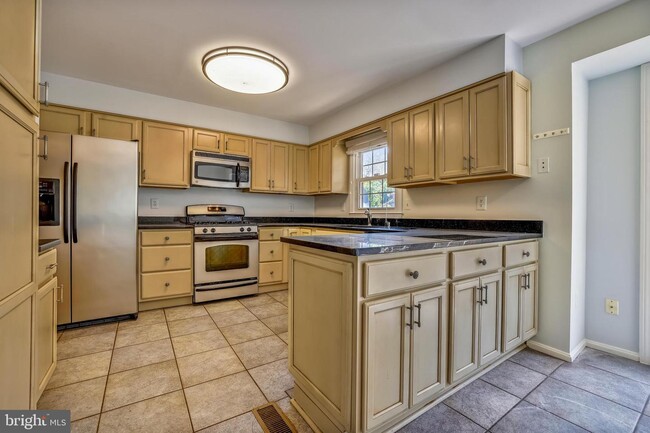 Building Photo - 10111 Galsworthy Pl