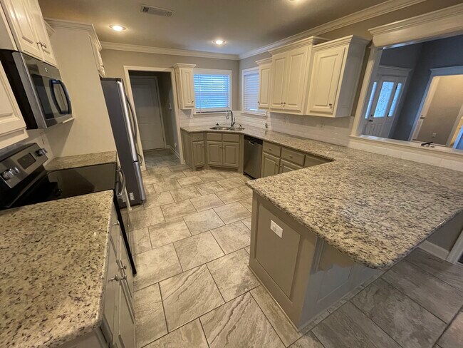 Building Photo - 1021 Puritan Dr
