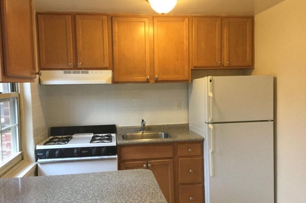 Delightful Kitchen With Certified Appliances - 8 Gales Dr