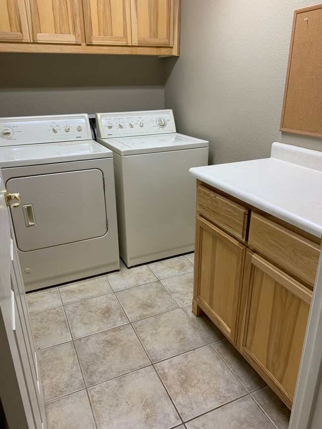 Building Photo - MOVE IN SPECIAL... $300 OFF OF THE 1ST MON...