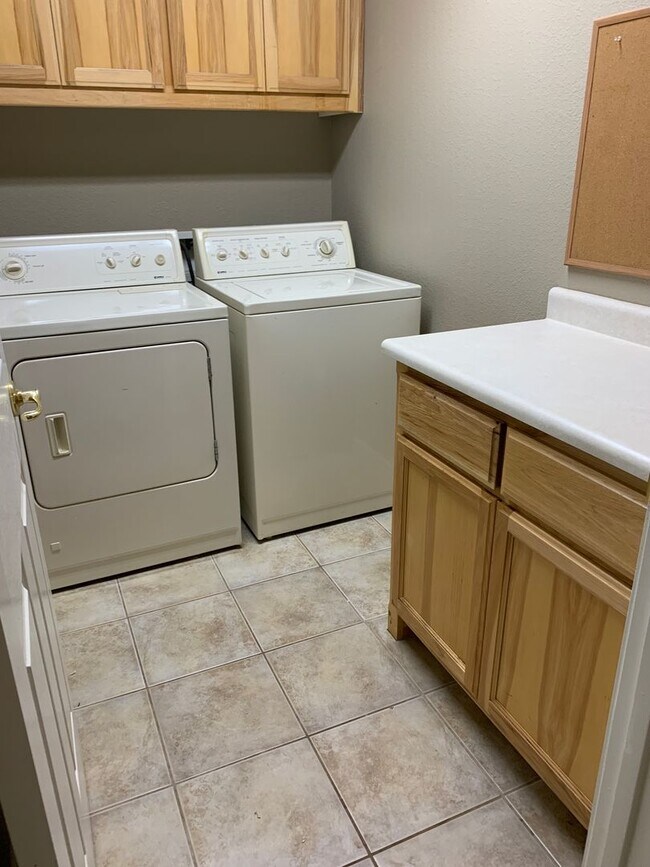 Foto del edificio - MOVE IN SPECIAL... $300 OFF OF THE 1ST MON...
