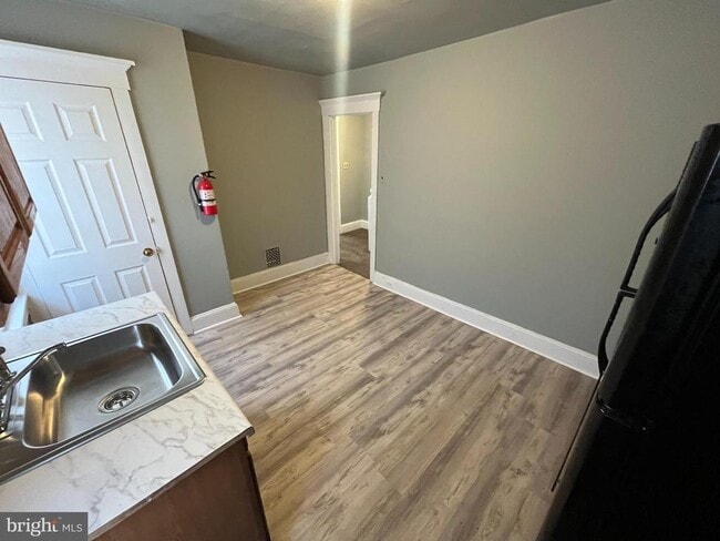 Building Photo - 606 Bridgeboro St