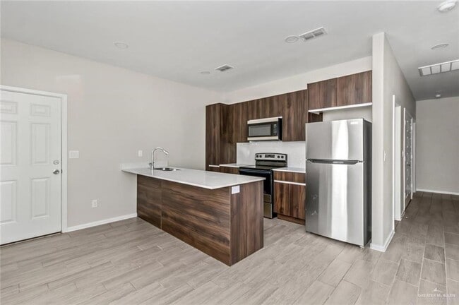 Building Photo - 15 Shavano Dr