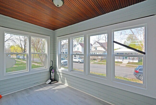 Foto del edificio - 3-Bed 1-Bath Lower Level Unit in Minneapolis - Available Now!