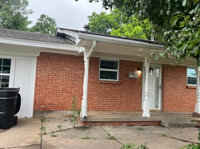 Foto del edificio - Section 8 Approved Home in Moore! **DEPOSI...