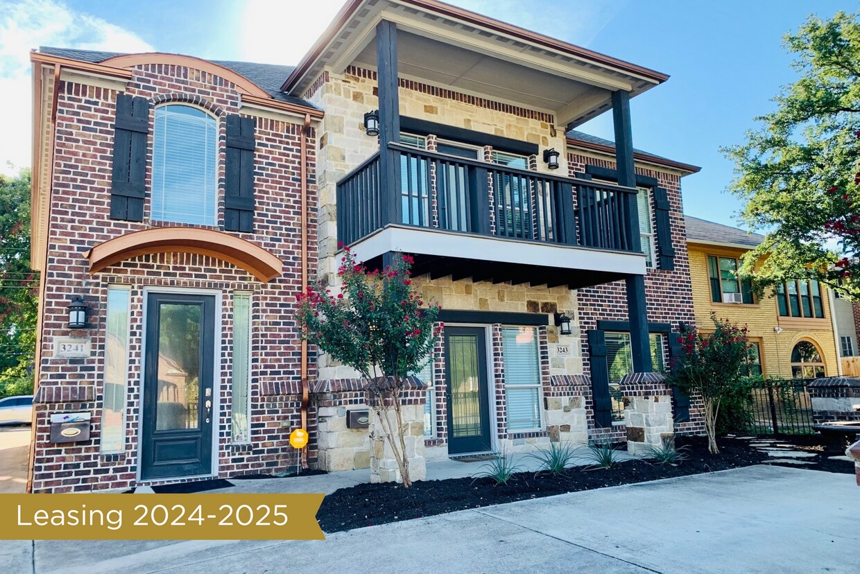 Foto principal - 5 Bedroom 3 Bath, Short 5 Minute Walk to T...
