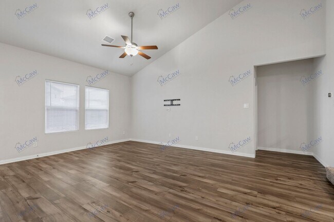 Foto del edificio - Modern 2022-Built 2-Story Home in Sought-A...