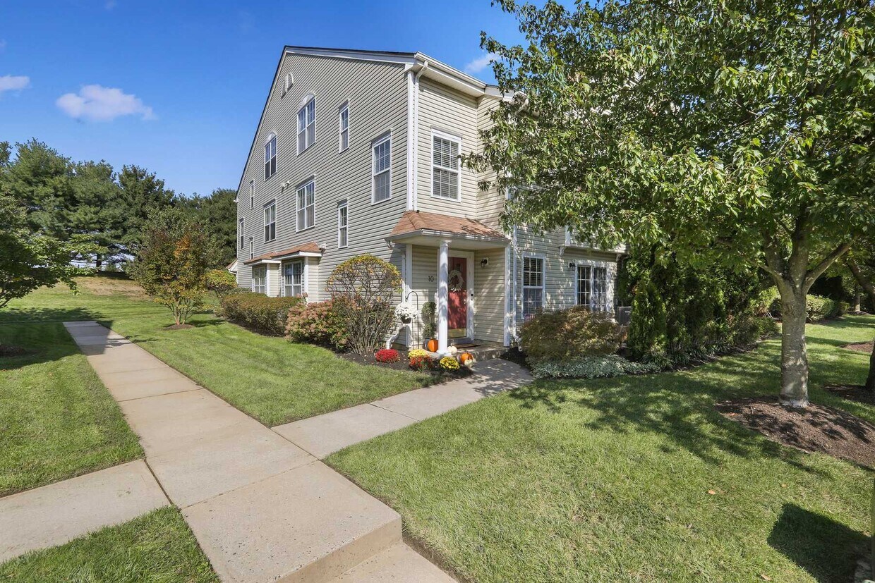 Primary Photo - 10 St Paul Ct