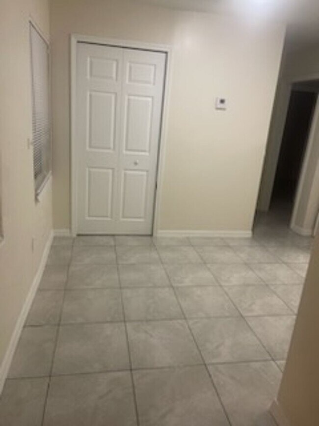 Foto del edificio - 3 Bedroom 1 Bathroom Home For rent at 606 ...
