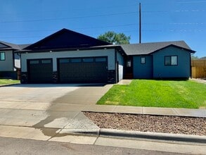 Building Photo - 902 Braelynn Ln