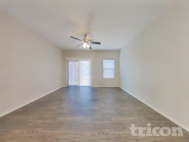 Foto del edificio - 15409 W Cameron Dr