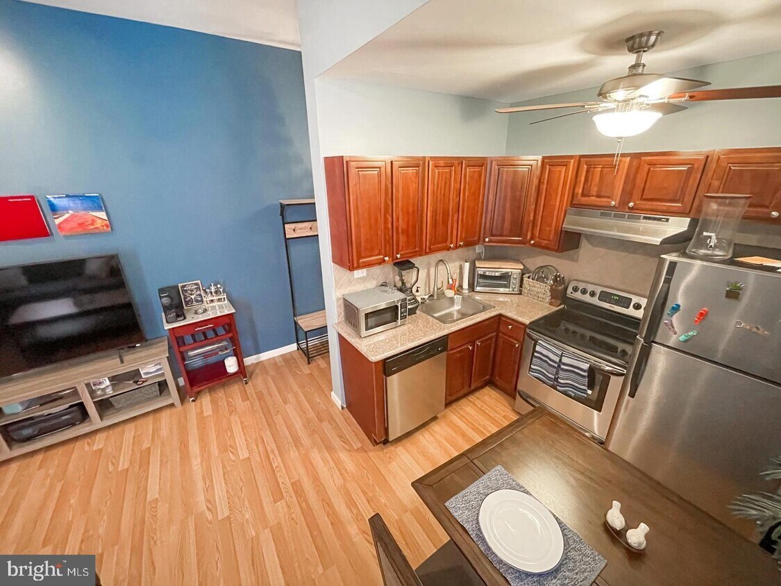 Primary Photo - 109 S 21st St