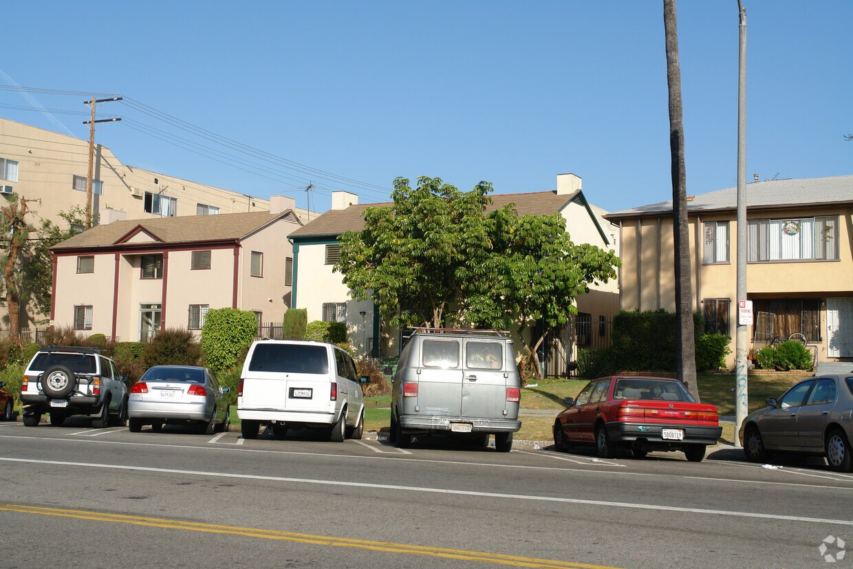Building Photo - 133 S La Fayette Park Pl