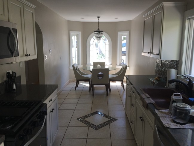 Kitchen with Breakfast area - 1350 S Curson Ave