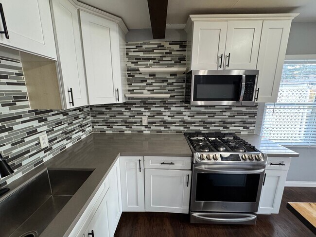 Building Photo - 4 Bedroom House in El Cajon