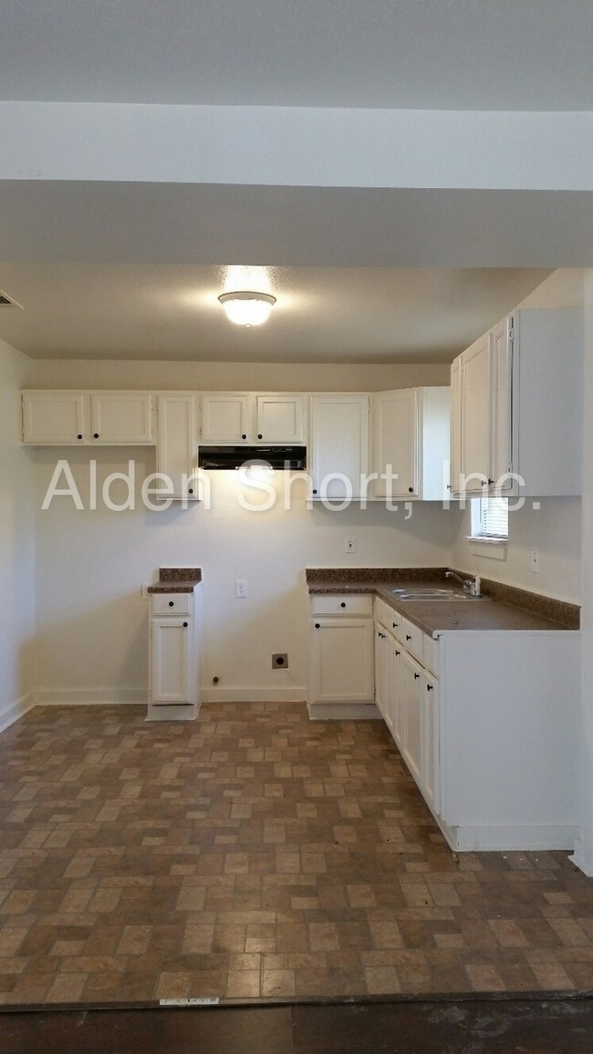 Building Photo - 209 Woodbridge Way