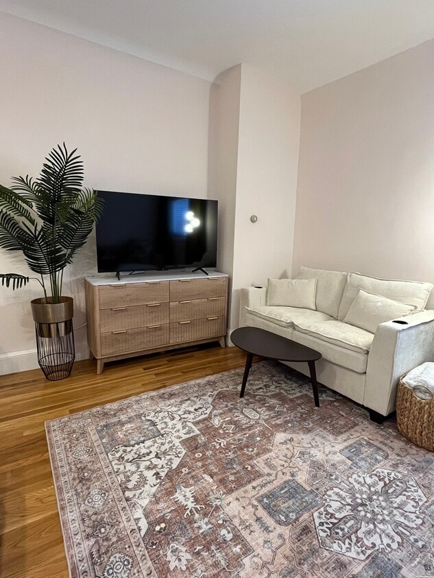 Photo - 511 Beacon St (Boston, MA)