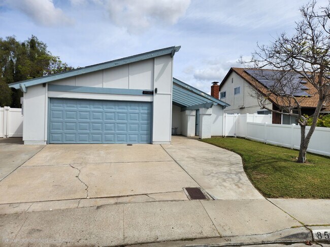 Foto del edificio - Single Story 4 Bedroom House in Mira Mesa