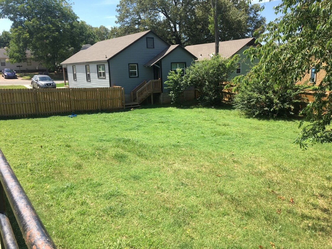 Foto del edificio - Two Bed, One Bath, Cable and Internet Included