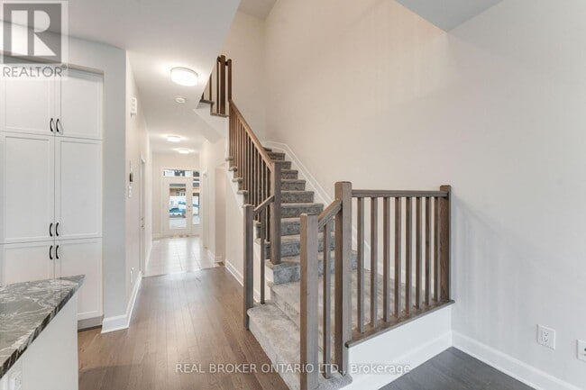 Building Photo - 744 Maverick Cres