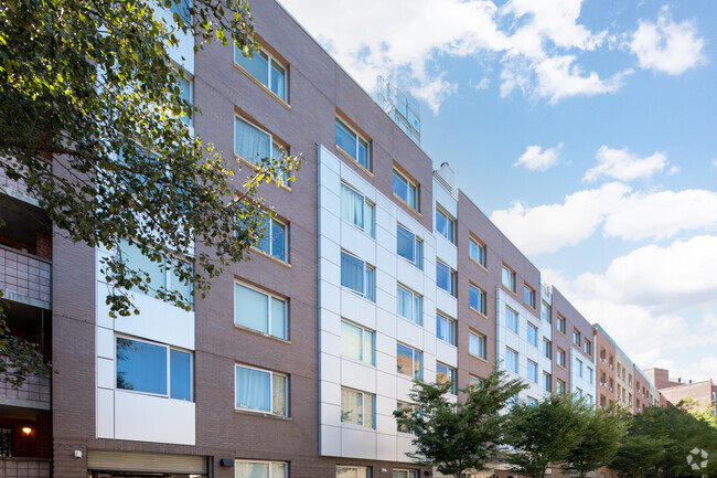 Building Photo - The Pointe