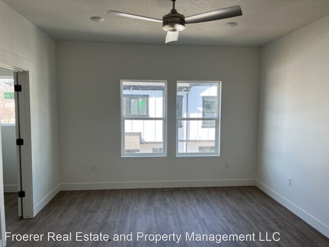 Foto del edificio - 3 br, 2.5 bath House - 852 S. 160 E. #10