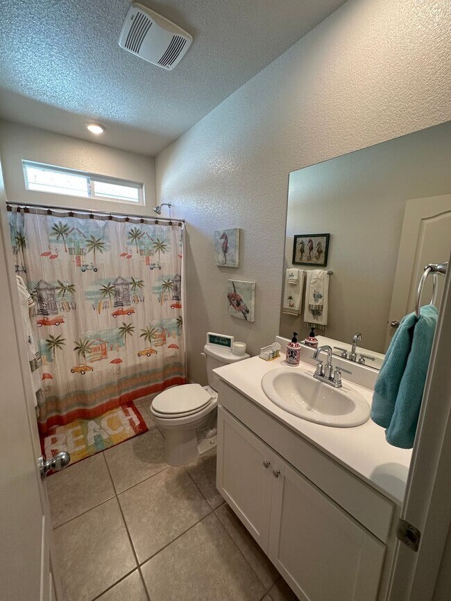 Building Photo - Beautiful 3 Bedroom, 2 Bath Home With SOLA...