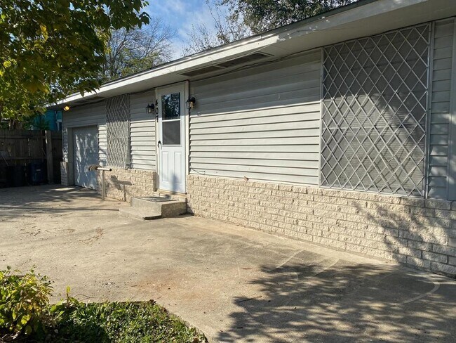 Foto del edificio - 407 E Homan Ave