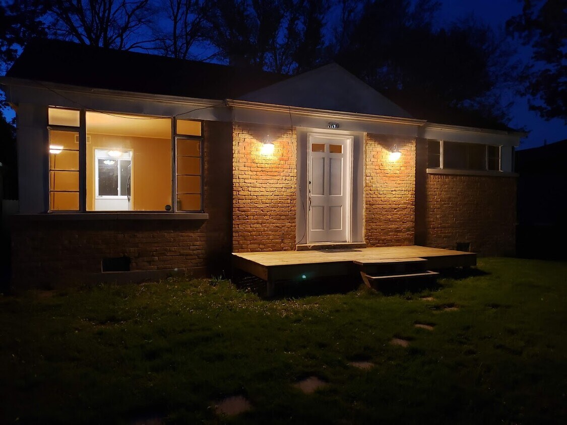 Primary Photo - 17W360 Halsey Rd