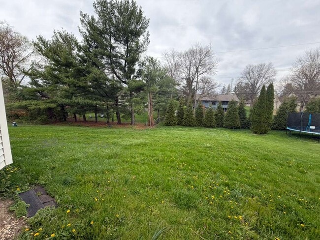 Foto del edificio - 310 Powell Rd