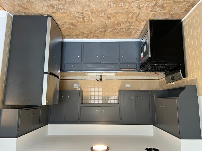 Foto del edificio - 5816 W Montrose Ave