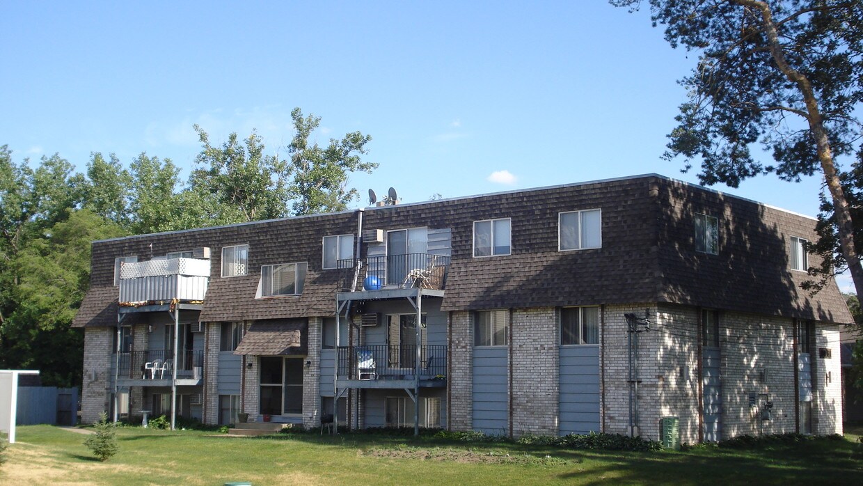 Primary Photo - 8061 Pleasant View Dr