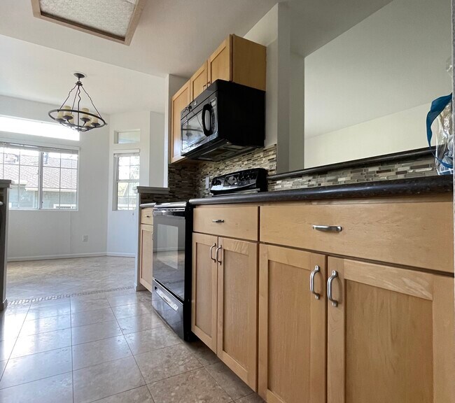 Foto del edificio - 8110 Mountain View Dr