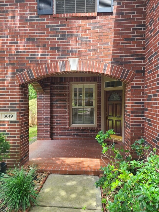 Building Photo - 8619 Village Terrace