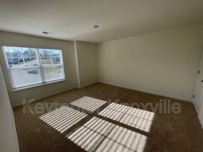 Building Photo - 340 Aspen Dr