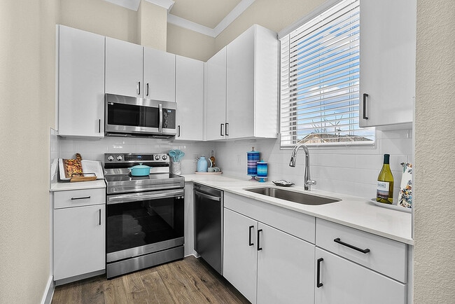 Building Photo - Luxe of Denton