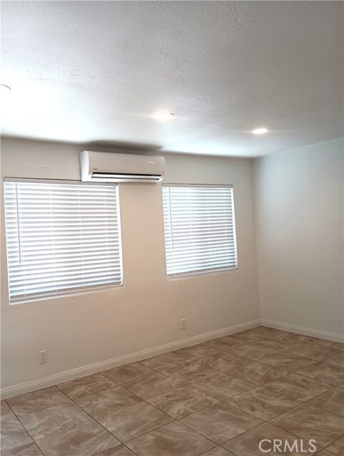Building Photo - 648 Abbey Ln