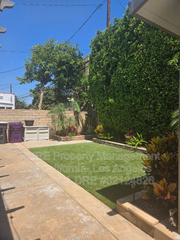 Foto del edificio - 2360 Pine Ave
