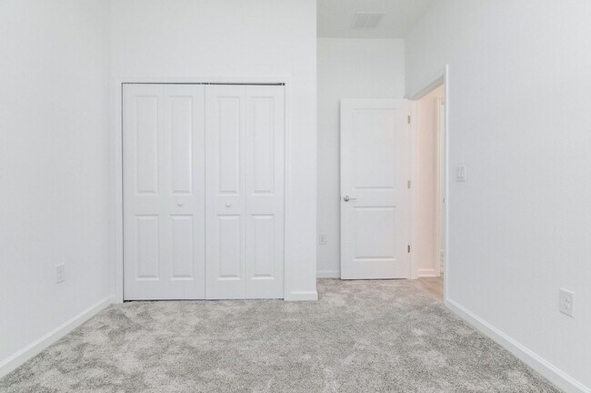 Building Photo - Beautiful 6bed/3bath Home For Rent at Pine...